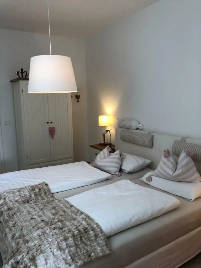 Apartment Ferienwohnung Burgenblick Mit Blick Auf Riedenburg Germany